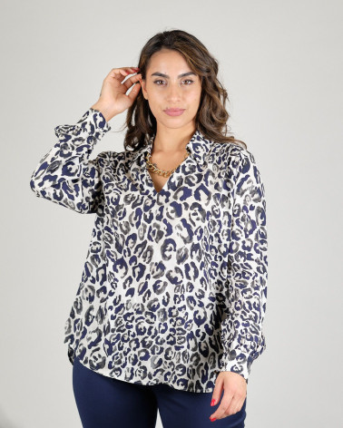 Blusa animalier con gioiello