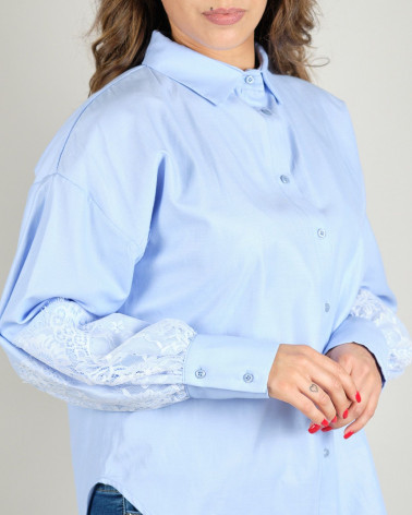 Camicia azzurra con pizzo