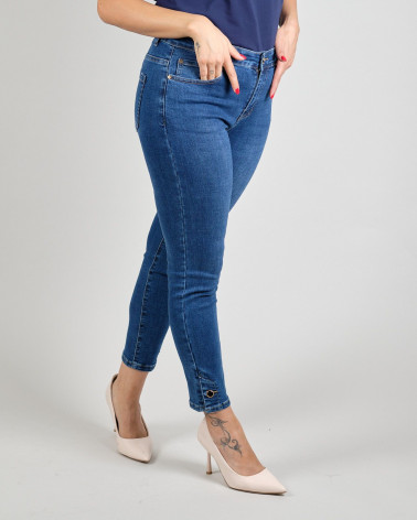 Jeans skinny con bottone