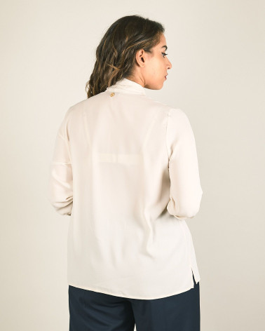 Blusa beige con fiocco e paillettes