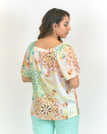 BLUSA SCOLLATA CON GRAFICA TIE DYE