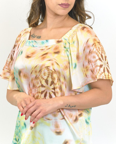 BLUSA SCOLLATA CON GRAFICA TIE DYE