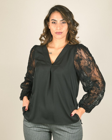 Blusa con manica lunga in pizzo e scollo a V