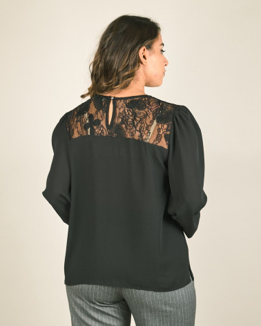 Blusa con manica a sbuffo e pizzo dietro