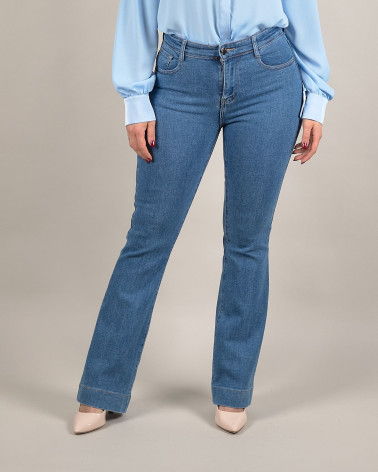 Jeans a zampa in denim elasticizzato