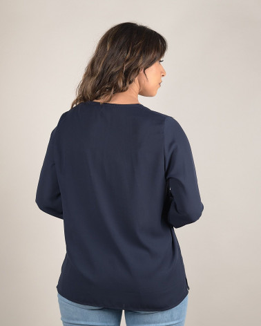 Blusa con dettaglio in gioiello