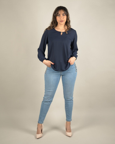 Blusa con dettaglio in gioiello