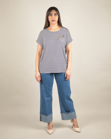 T-shirt a righe con manica ampia e spilla