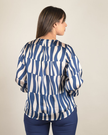 Blusa in raso con stampa astratta