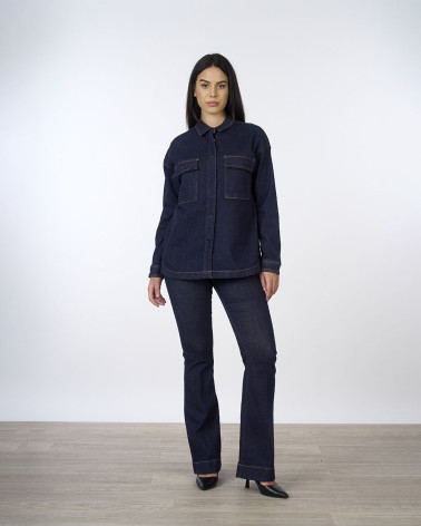 Camicia in denim scuro con tasche frontali