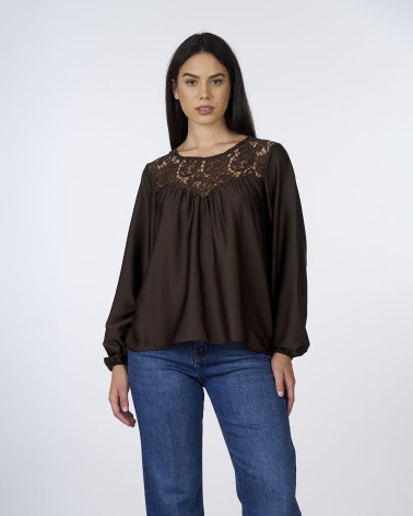 Blusa in raso marrone con inserto in pizzo
