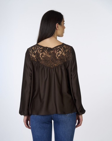 Blusa in raso marrone con inserto in pizzo