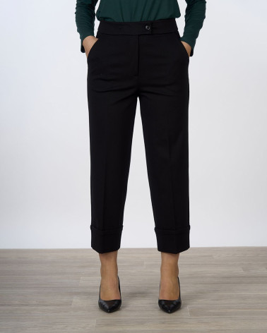 Pantaloni cropped con risvolto nero