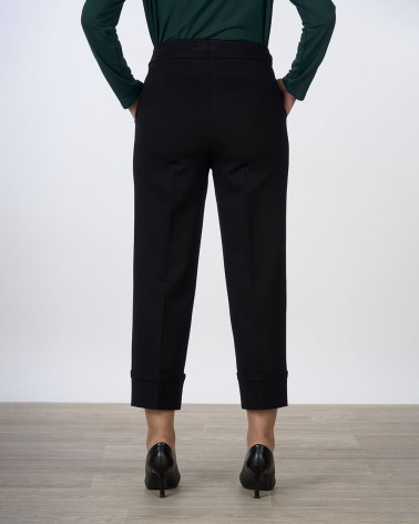 Pantaloni cropped con risvolto nero