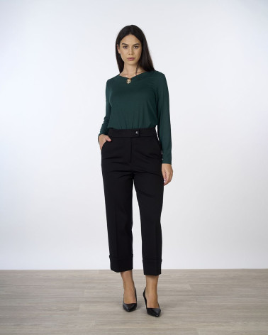 Pantaloni cropped con risvolto nero