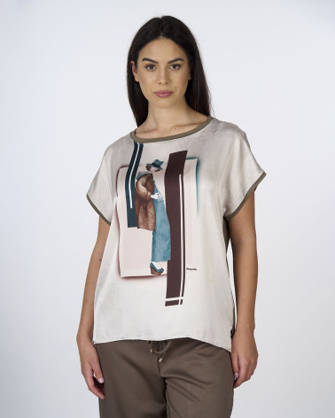 T-shirt bimaterica con stampa stilizzata