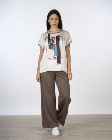 T-shirt bimaterica con stampa stilizzata