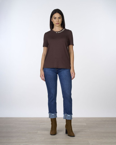 T-shirt moro con scollo gioiello