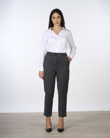 Pantaloni a sigaretta spigati