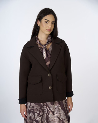 Giacca corta marrone con tasche applicate