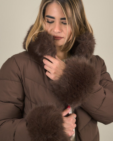 Piumino con collo e polsi in eco pelliccia