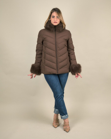 Piumino con collo e polsi in eco pelliccia