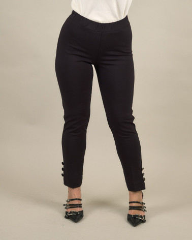 Pantaloni slim con bottoni sul fondo