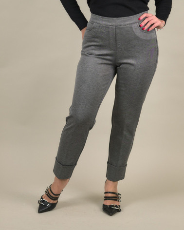 Pantaloni grigi con risvolto sul fondo