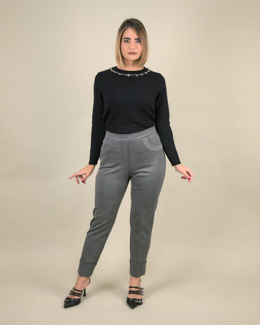 Pantaloni grigi con risvolto sul fondo