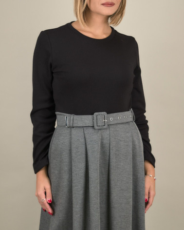 Abito bicolore con cintura coordinata