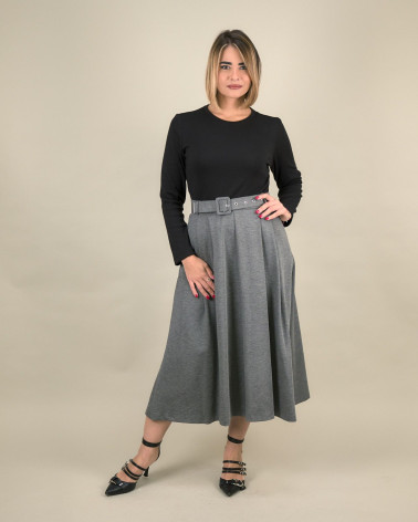 Abito bicolore con cintura coordinata