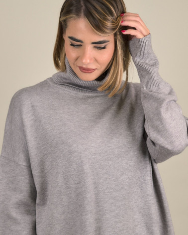 Maglia over con collo alto