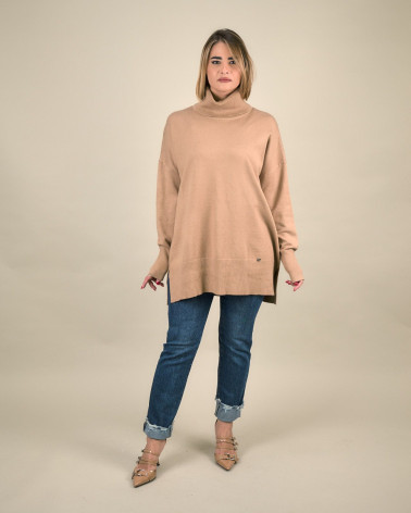 Maglia over con collo alto