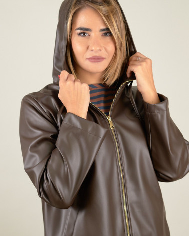 Giacca effetto pelle con cappuccio