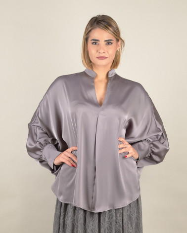 Blusa in raso con maniche a pipistrello