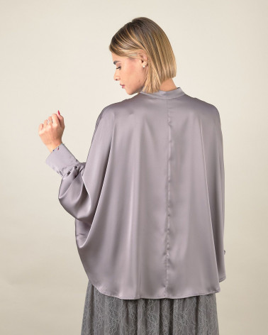 Blusa in raso con maniche a pipistrello
