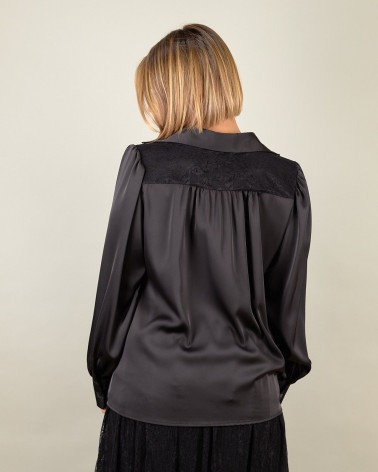 Blusa nera in raso con pizzo