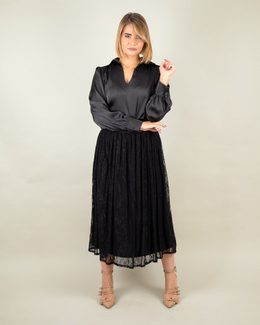 Blusa nera in raso con pizzo