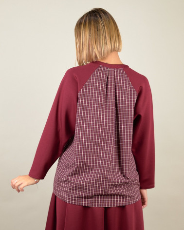Felpa bordeaux con inserti a quadri