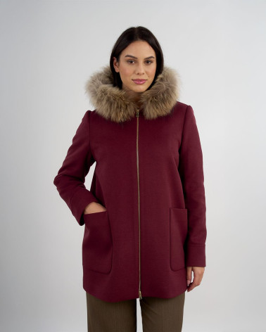 Cappotto con cappuccio e bordo in ecopelliccia