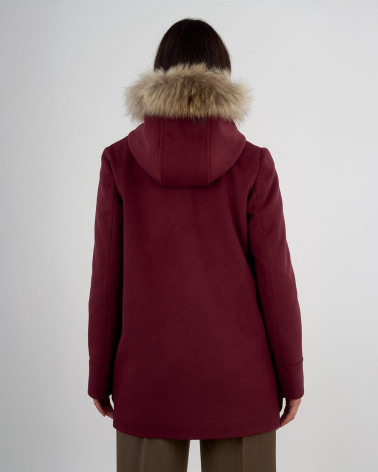 Cappotto con cappuccio e bordo in ecopelliccia