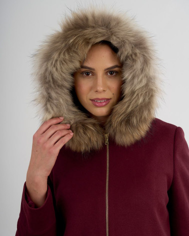 Cappotto con cappuccio e bordo in ecopelliccia