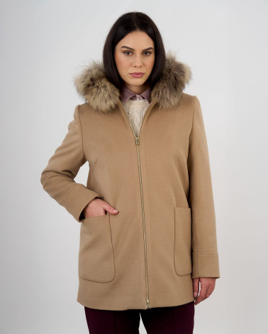 Cappotto con cappuccio e bordo in ecopelliccia