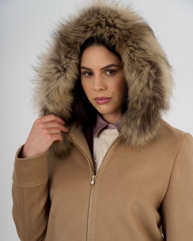 Cappotto con cappuccio e bordo in ecopelliccia