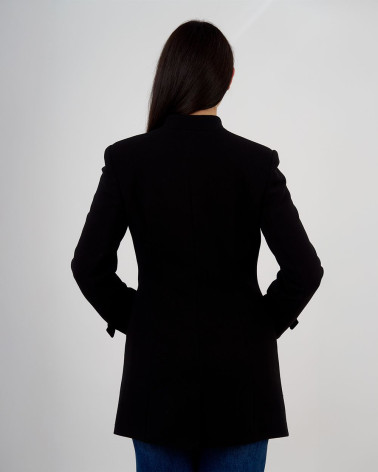 Cappotto con collo alla coreana e chiusura gioiell