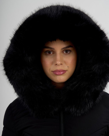 Piumino con cappuccio e collo in eco pelliccia