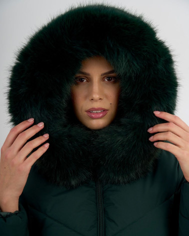 Piumino con cappuccio e collo in eco pelliccia