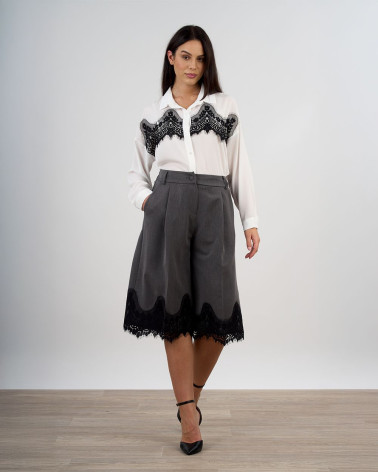 Camicia panna con inserto in pizzo nero