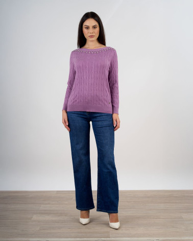 Maglia con scollo ampio e inserti gioiello