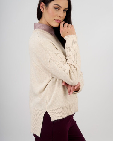 Maglia con lavorazione trecce e fondo asimmetrico